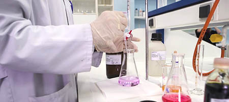 Analista y/o Operador/a en  Laboratorios Químicos