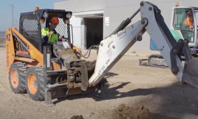 Especialista en manejo de maquinaria de construcción.